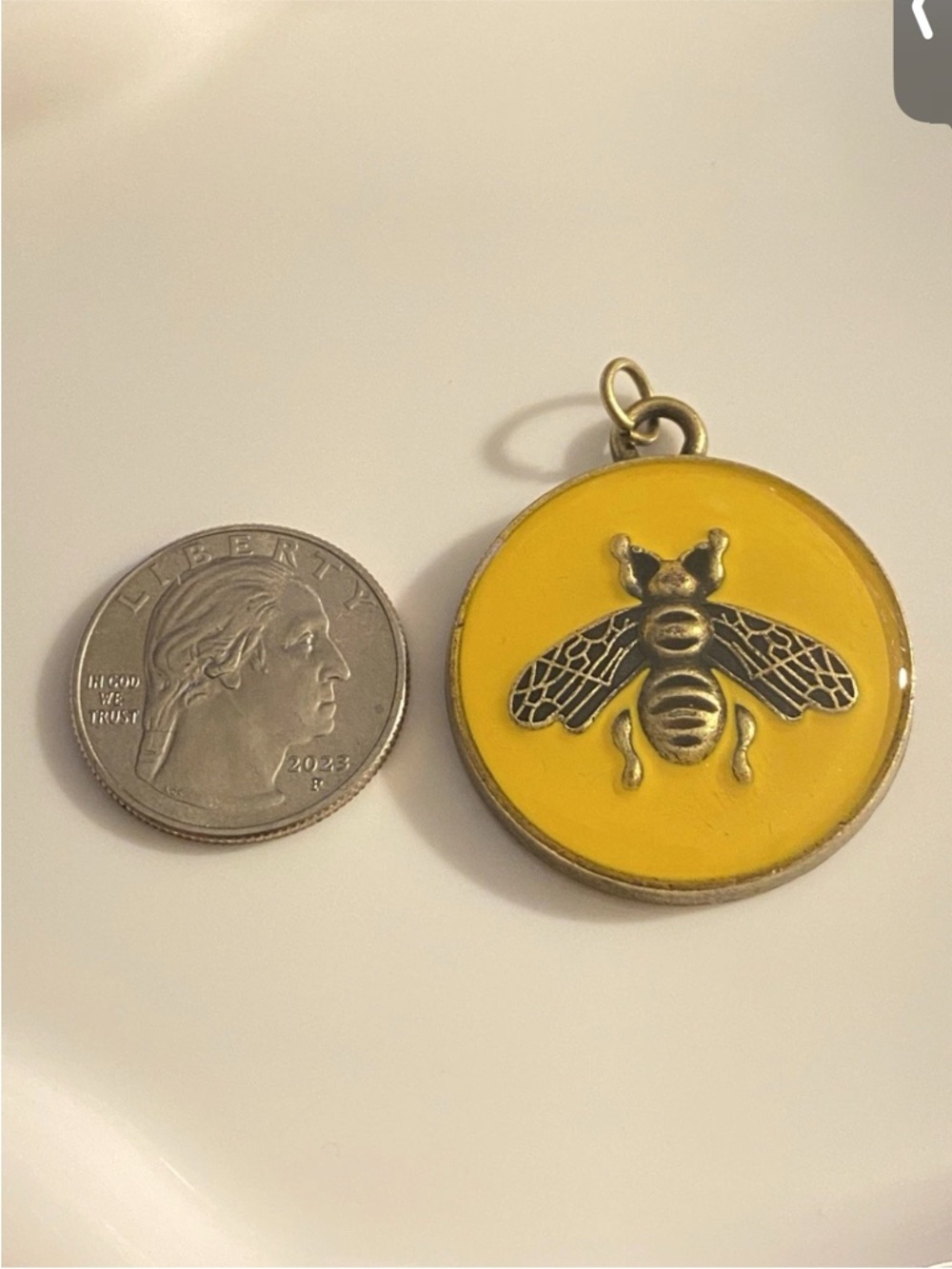 Gucci large Yellow Bee Enamel Pendant Necklace - Picture 3 of 4